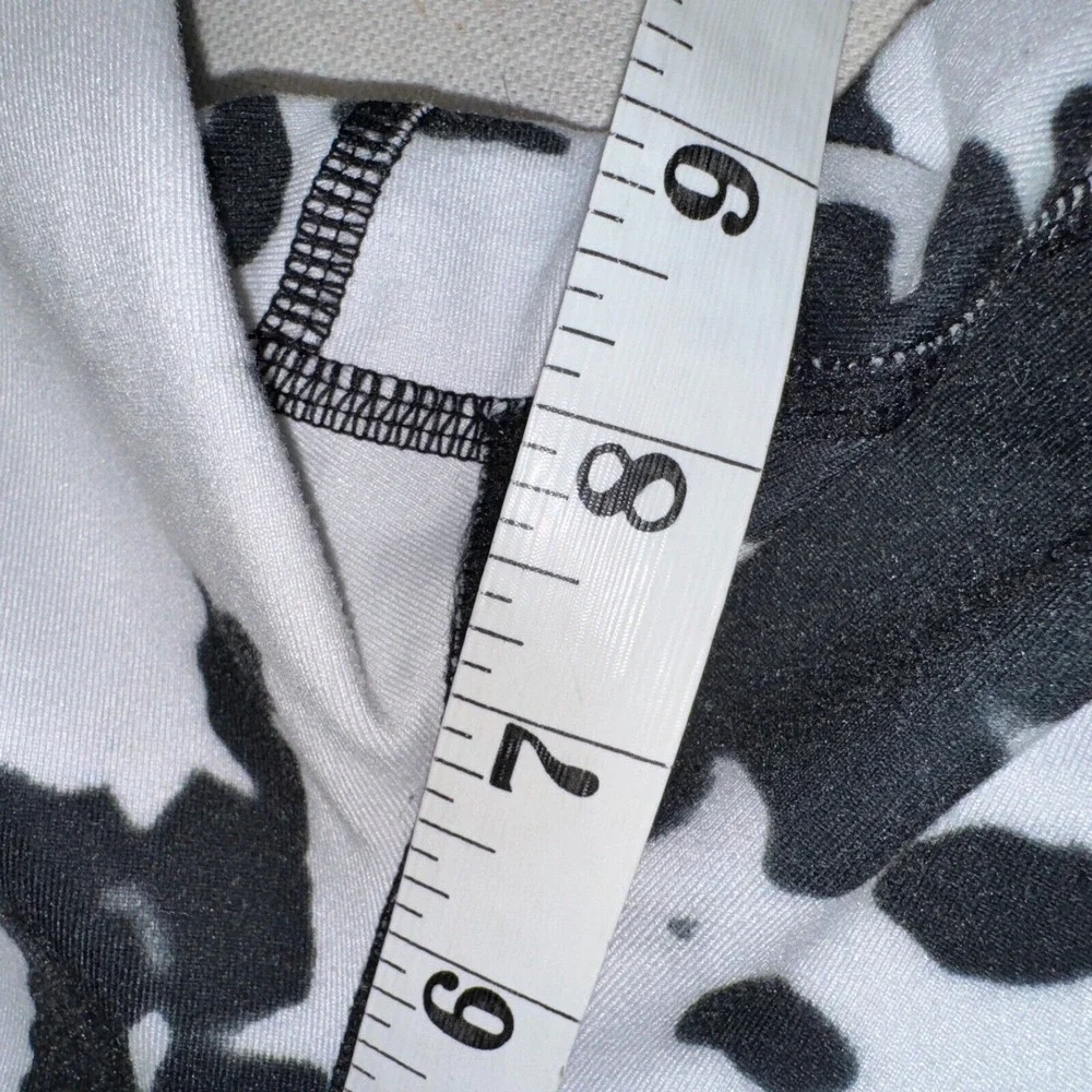 Alo Yoga Cropped Leggings Women Medium Black White Abstract Cow Print Capri Yoga